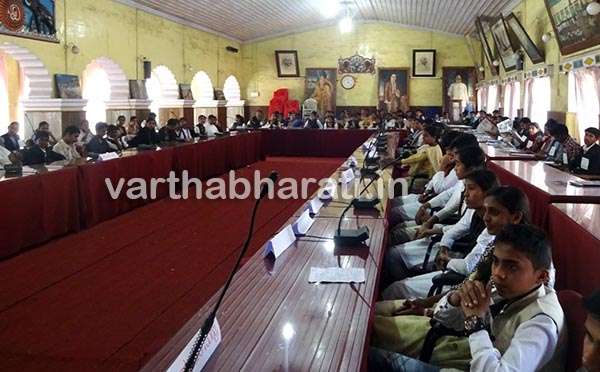 ಮಡಿಕೇರಿ : ಜಿಲ್ಲಾ ಮಟ್ಟದ ಯುವ ಸಂಸತ್‍ನಲ್ಲಿ ಗಮನ ಸೆಳೆದ ವಿದ್ಯಾರ್ಥಿಗಳು